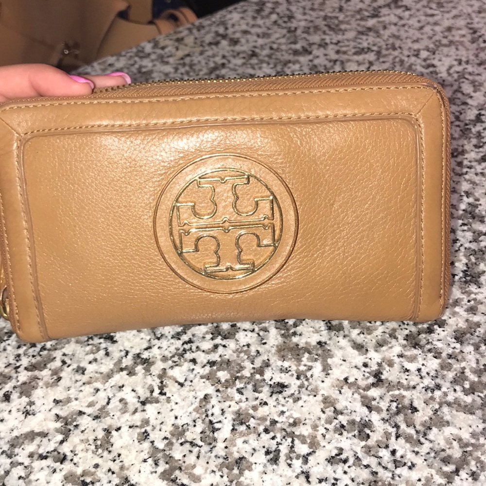 Tory Burch tan wallet